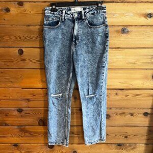 Abercrombie & Fitch High Rise Mom Jean Acid Washed 25